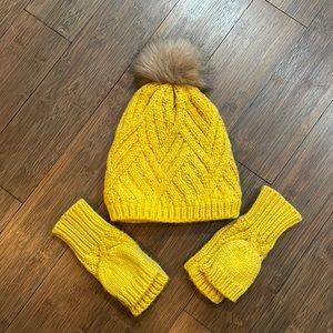 Yellow hat and mittens set